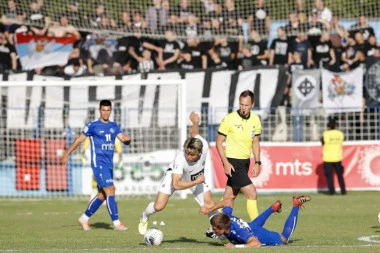Partizan preživeo ludnicu u Surdulici: Dva gola Takume Asana za plasman crno-belih u polufinale Kupa Srbije!