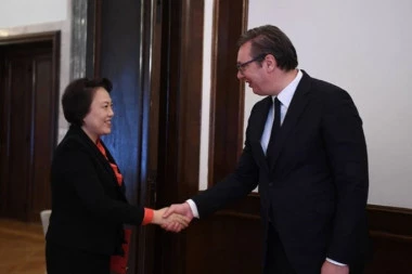 Predsednik Vučić se sastao sa ambasadorkom Kine Čen Bo