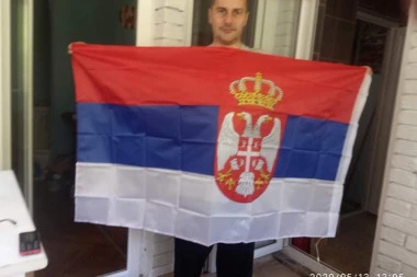 (FOTO) OVO SU DOBITNICI srpskih zastava koje je čitaocima poklonila Republika!
