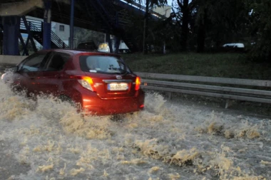 AMSS upozorava vozače na kišu i mokar kolovoz