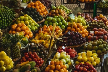 Mnogi tokom dijete svoju glad ubijaju pomoću voća, ali da li voće goji i koliko zapravo sadrži kalorija?