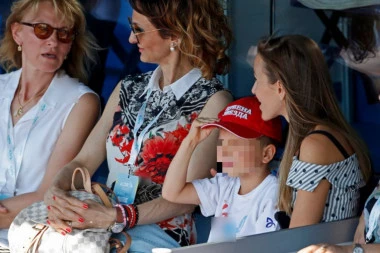 (FOTO) Novakov sin oduševio navijače Crvene zvezde