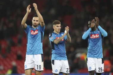 (VIDEO) Napoli slavi Maksimovića: Heroj utakmice, ovim gestom je Napolitance zauvek kupio!