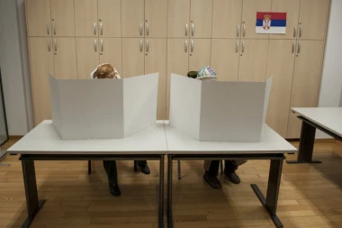IZBORI NA KIM: 500 pripadnika OEBS prati glasanje u južnoj pokrajini