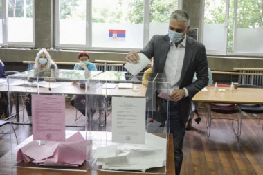 Čedomir Jovanović glasao na Novom Beogradu