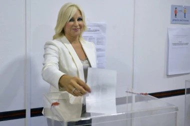 Mihajlovićeva na glasanju: Očekujem još vredniju vladu koja će moći da se izbori sa izazovima pred nama