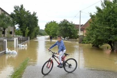U poplavama evakuisano 34 ljudi, oko 10.000 BEZ struje!