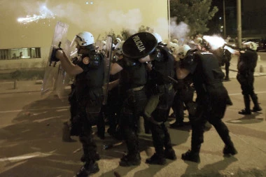 (VIDEO) NAROD OPET NA ULICAMA: Nikšićani protestovali zbog dešavanja u Budvi