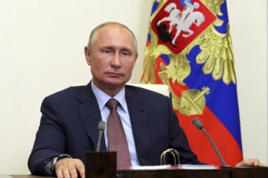 (VIDEO) PUTIN ŠOKIRAO SVE: Ruski predsednik dobio napad KAŠLJA na televiziji!