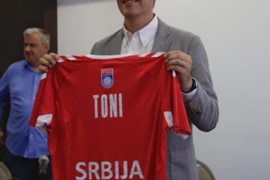 (FOTO) Zvanično predstavljen novi selektor Srbije: Znam da je danas Vidovdan, možda je to dobar znak