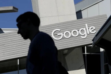 Radnici kompanije Google radiće do sledećeg jula od kuće