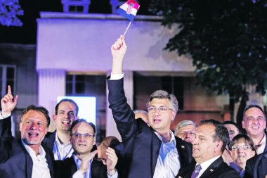 RASKRINKANA LICEMERNA KAMPANJA PROTIV SRBIJE: Korona im smeta kad Hrvati glasaju!