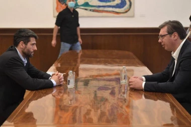 Nastavljene konsultacije o Vladi, Vučić se sastao sa Šapićem