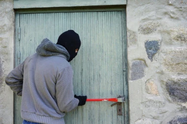 BIZARNO: Lopov u Splitu POJEO PARE u strahu od policije!