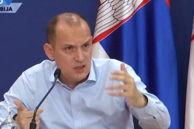 (VIDEO) "ŠTO STE NERVOZNI PETRE, NEMOJTE"! Ministar Lončar ugasio zahuktalog novinara N1