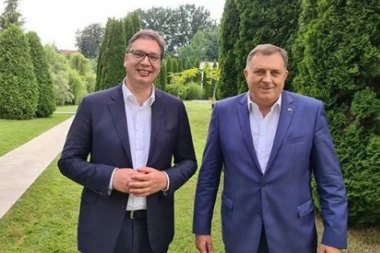 (FOTO) PRAVI RAJ: Vučić posetio porodično imanje Dodika