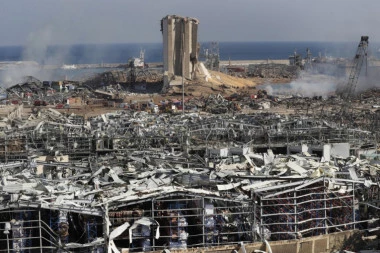 (VIDEO) DRON SNIMIO RAZORENI GRAD: Pogledajte posledice katastrofalne eksplozije u Bejrutu!