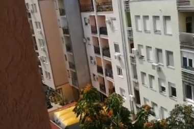 (18+) UZNEMIRUJUĆI VIDEO: Muškarac se bacio sa zgrade u Novom Sadu!