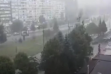 (VIDEO) NEVREME TUTNJI KROZ BiH: Sarajevo pod vodom, kiše stvorile kolaps u saobraćaju!