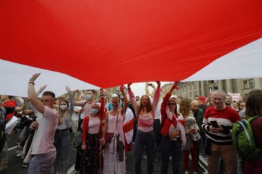 Minsk: Na protestima uhapšeno na stotine ljudi