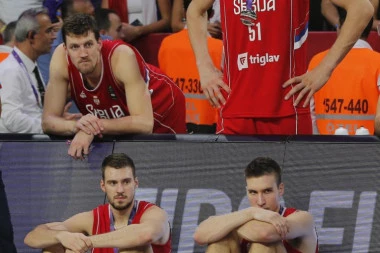 (FOTO UBOD) ŠMEKER: NBA Srbin "pika" basket sa klincima u kraju