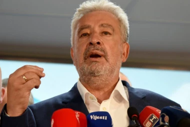 KRIVOKAPIĆ SE OBRATIO GRAĐANIMA: Premijer Crne Gore otkrio ko vuče konce "komitskog" pokreta
