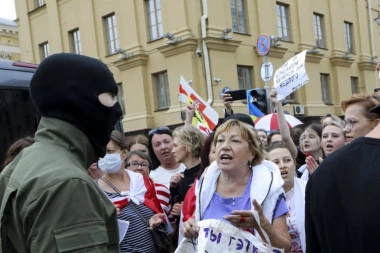 PONOVO SUKOBI U MINSKU: Na demonstracijama uhapšeno više desetina ljudi!