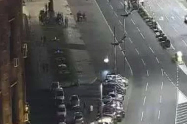 Desetak ljudi teroriše ceo grad: Zbog šačice demonstranata kolaps u saobraćaju