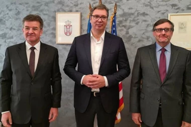 (FOTO) Predsednik Vučić se u Briselu sastao s Lajčkom i Palmerom