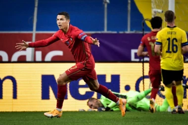 (VIDEO) UBIO PAUKA: Ronaldo GOLČINOM ušao u ISTORIJU