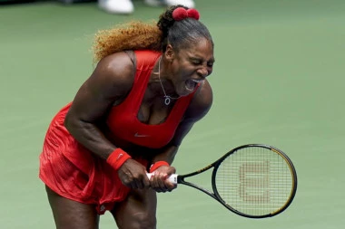 (VIDEO) SVAKA JOJ ČAST NA STRPLJENJU: Novinar se POGUBIO na "Ozi" Openu, ali je onda situaciju preuzela Serena Vilijams!