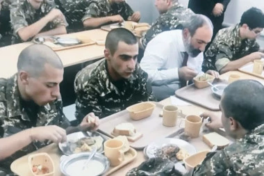 ALAL VERA! Sin jermenskog premijera se priključio vojsci, brani otadžbinu po cenu života
