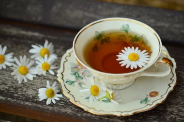 Ima neka tajna veza: Da li ste znali da čaj sadrži nikotin?