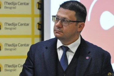 SRPSKA LIGA: Davidoviću, sram te bilo što lažno optužuješ predsednika Vučića i uvlačiš u političko blato vladiku Joanikija!