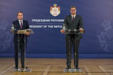 Vučić sa Varheljijem: Srbija mora da ima predsednika koji će da misli svojom glavom