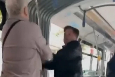 "Pitao sam ga gde mu je maska, a onda je počeo da me udara": Poznati glumac se potukao u tramvaju!