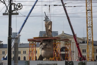 (FOTO, VIDEO) RADOVI PRI KRAJU: Pogledajte kako izgleda spomenik Stefanu Nemanji
