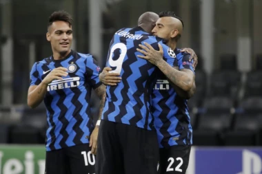 LAGANA TROJKA: Inter s pola snage sa Sasuolom!