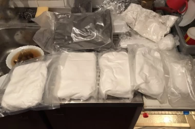 UHAPŠENI DILERI: Pali na granici sa 122 grama kokaina, evo gde su ga sakrili