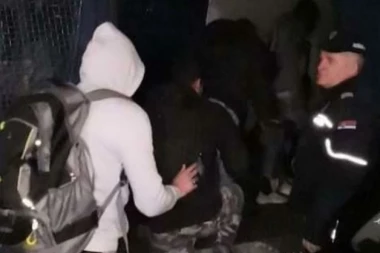 (VIDEO) Uhapšeni migranti u Sremčici: Upadali ljudima u kuće, neprijavljeno boravili