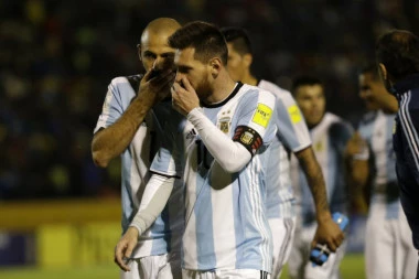 (FOTO) GROM IZ VEDRA NEBA: Čuveni Argentinac otišao u PENZIJU!