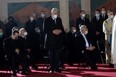 DOŠLI DA MU ODAJU POČAST: Na sahrani patrijarha ceo državni vrh, ali i ambasadori i drugi džavnici