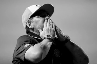 PLANETA U SUZAMA: Preminuo Dijego Armando Maradona!