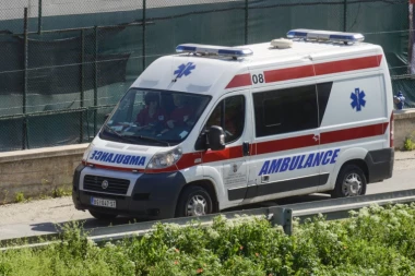 HOROR NA PALILULI: Devojka (29) skočila sa 4. sprata, bez svesti prevezena u Urgentni centar