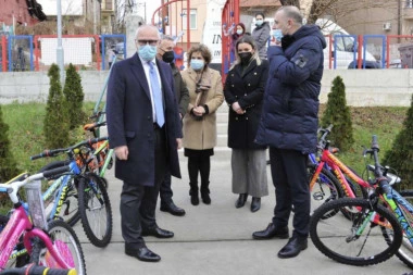 Biciklistički savez RS poklonio bicikle deci Prihvatilišta