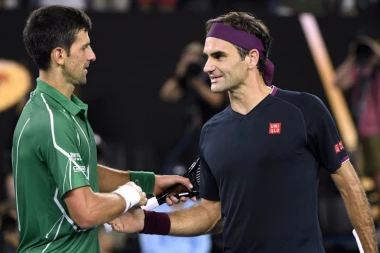 SUDBINA JE KUR*A: Federer se na teren vraća na dan kad ga Nole ŠALJE u ISTORIJU!