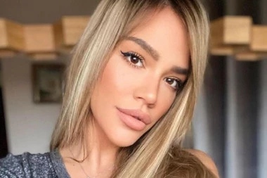 Pevačica odsekla dugu kosu: Marija Mikić promenila imidž, usijao se Instagram od komentara!