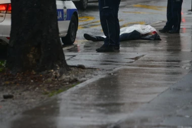 HOROR NA NOVOM BEOGRADU: Beživotno telo leži na autobuskom stajalištu, policija vrši uviđaj!