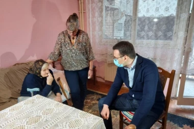 Petković posetio porodicu Nenada Arsića u Nišu: Njegova majka očajna, pita se hoće li živa dočekati sina