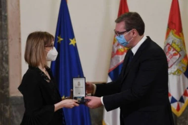 (FOTO) Predsednik Vučić uručio zlatne medalje za zasluge povodom Dana primirja